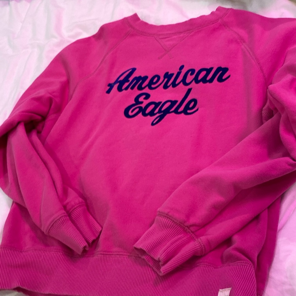 Hot pink American eagle crewneck very cozy size small